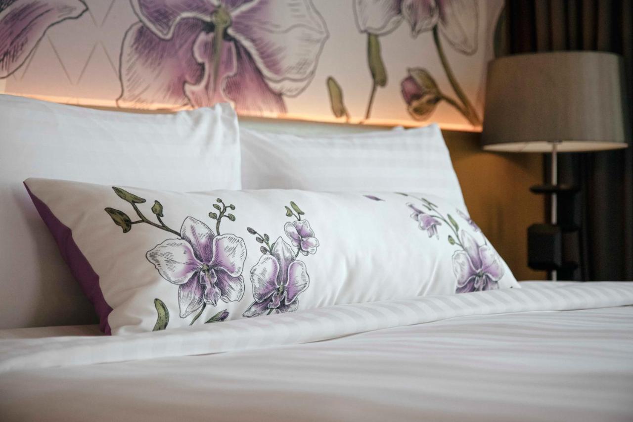 Sivatel Bangkok Hotel Ngoại thất bức ảnh A pillow