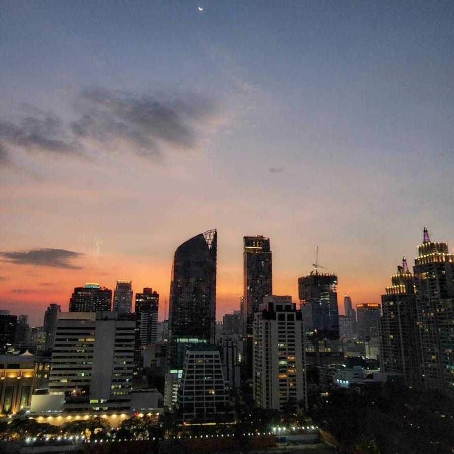 Sivatel Bangkok Hotel Ngoại thất bức ảnh The Makati skyline at sunset
