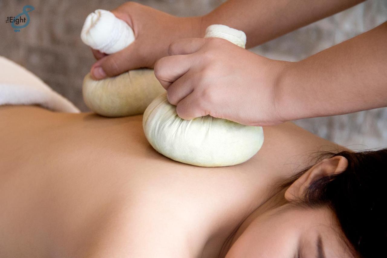 Sivatel Bangkok Hotel Ngoại thất bức ảnh Thai herbal compress massage