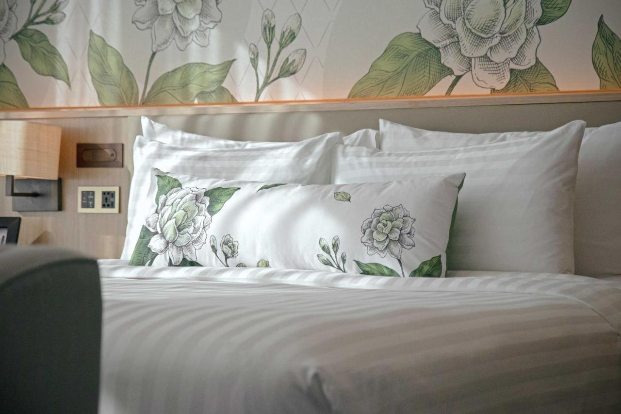 Sivatel Bangkok Hotel Ngoại thất bức ảnh Silk pillows