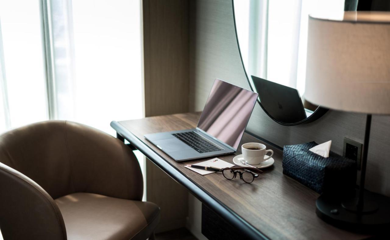 Sivatel Bangkok Hotel Ngoại thất bức ảnh A laptop on a desk