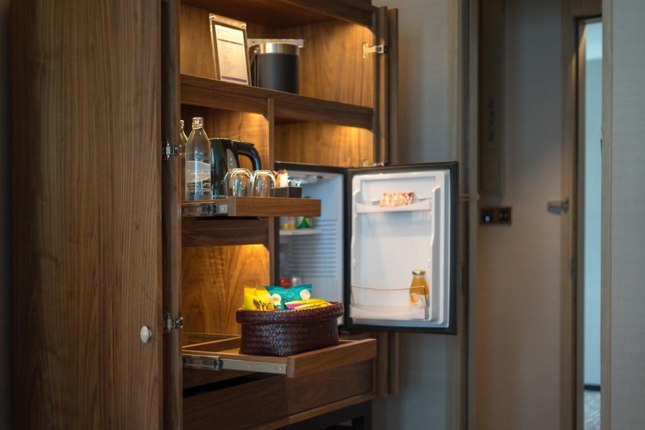 Sivatel Bangkok Hotel Ngoại thất bức ảnh A mini-bar in a hotel room