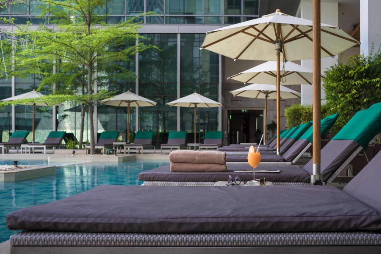 Sivatel Bangkok Hotel Ngoại thất bức ảnh The swimming pool at the hotel