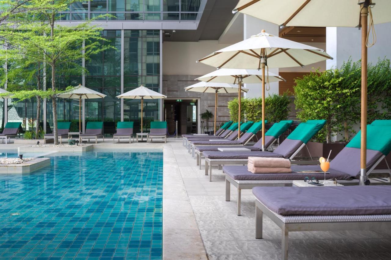 Sivatel Bangkok Hotel Ngoại thất bức ảnh The swimming pool at the hotel